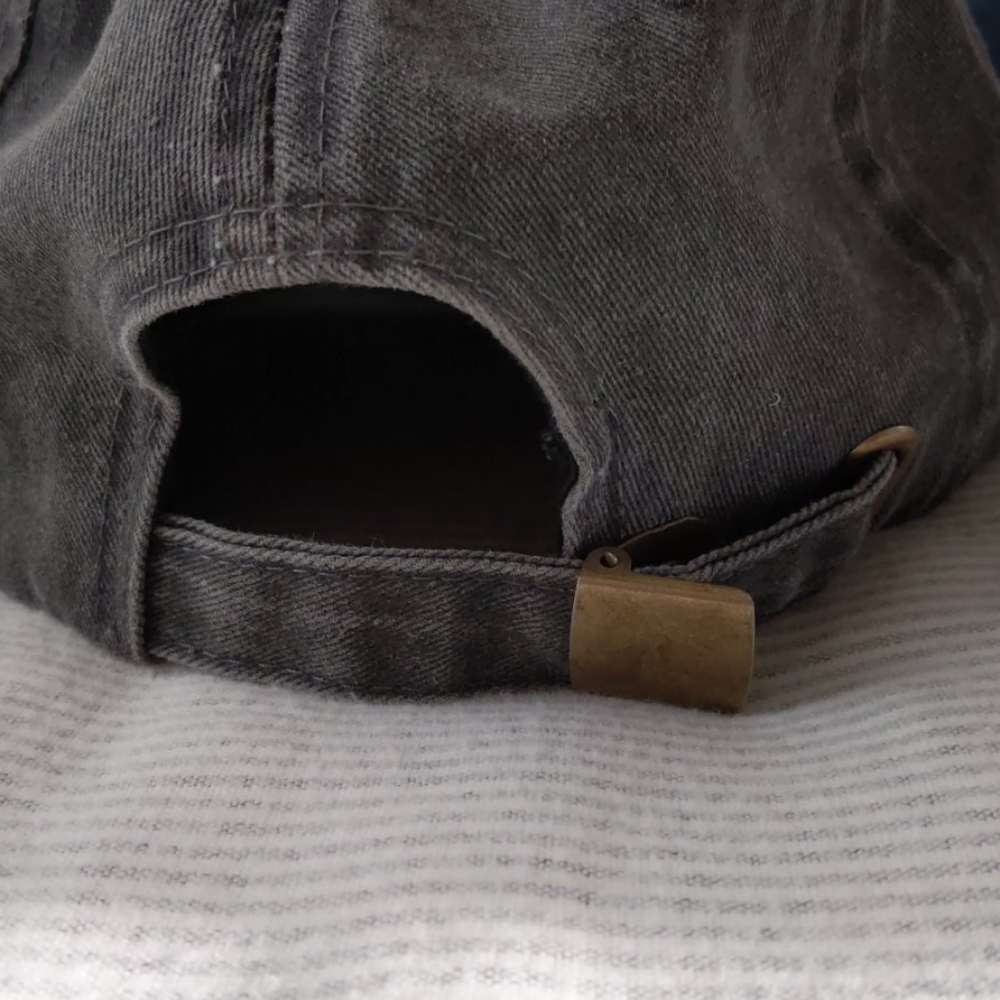 Grey baseball cap - Picture 2 of 3